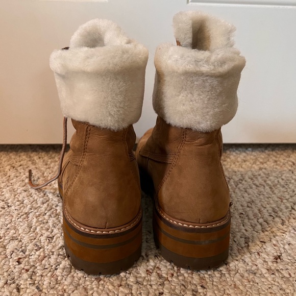 Timberland Sherpa Lined Women’s Boots - Picture 2 of 4